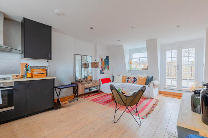 2 Bedroom Apartment To Rent In Barnsbury Street, London, N1
