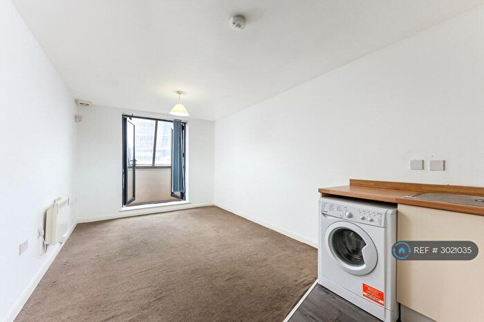 2 Bedroom Flat To Rent In Chatham, Chatham, ME4