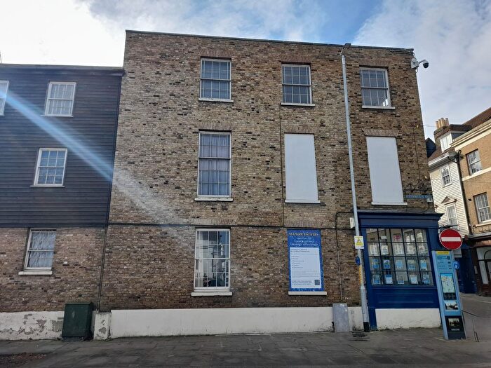 2 Bedroom Flat To Rent In High Street, Gravesend, DA11