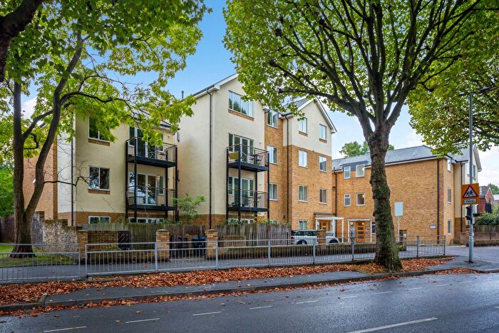 2 Bedroom Flat To Rent In Maple Road, Surbiton, KT6