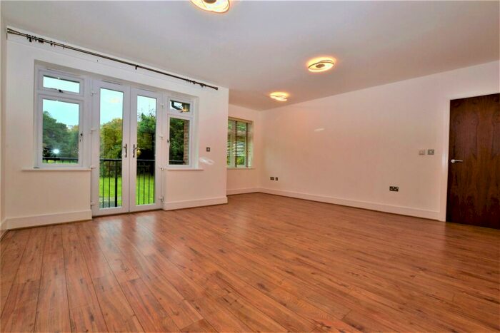 2 Bedroom Apartment To Rent In Foxley Lane, Purley, CR8