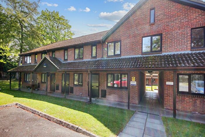 1 Bedroom Property For Sale In London Road, Felbridge, RH19