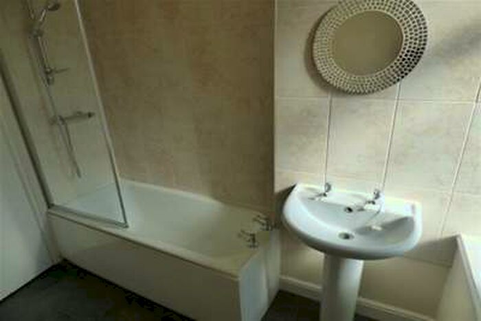 2 Bedroom House To Rent In Glen Street, Colne BB8