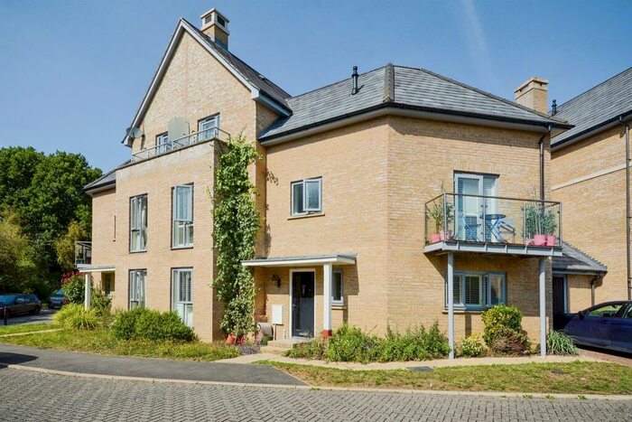 4 Bedroom Semi-Detached House For Sale In Kingcup Avenue, Hemel Hempstead, HP2