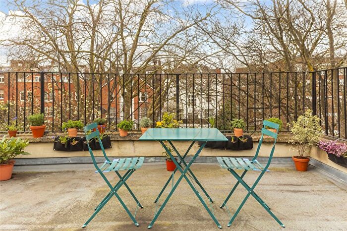 2 Bedroom Flat For Sale In Woodchurch Road, South Hampstead, London, NW6
