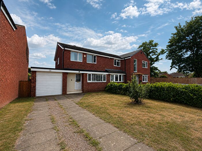 3 Bedroom Semi Detached House For Sale In Mattersey Close, Bessacarr, Doncaster, DN4