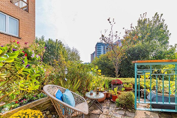 2 Bedroom Flat For Sale In Grangemoor Court, Cardiff, CF11