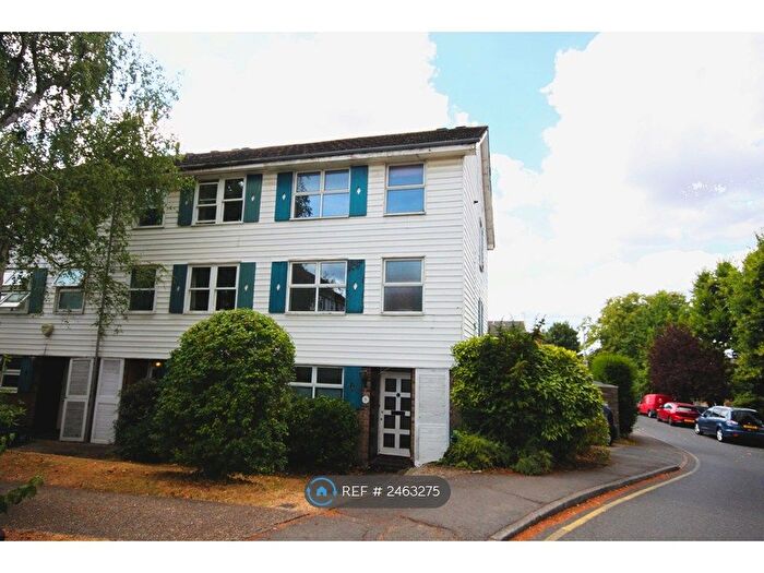 5 Bedroom Semi-Detached House To Rent In Berystede, Kingston Upon Thames, KT2