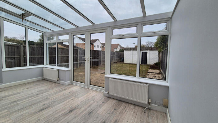 3 Bedroom Semi-Detached House To Rent In Kings Road, Walton, KT12