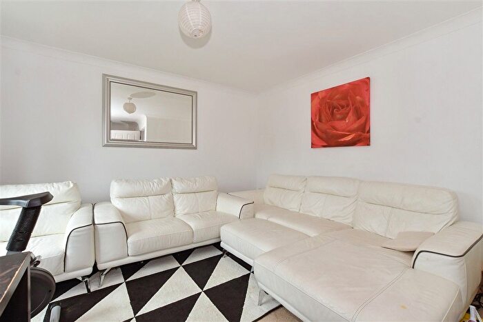 4 Bedroom Town House For Sale In Delrogue Road, Crawley, West Sussex, RH11