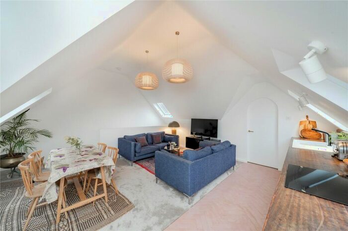 2 Bedroom Apartment To Rent In Wrentham Avenue, London, NW10