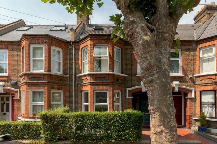 2 Bedroom Flat To Rent In Edward Road, Walthamstow, E17