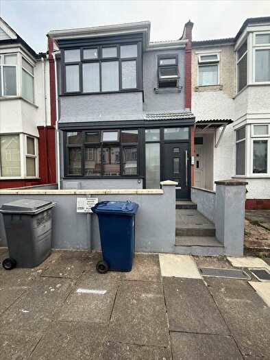 Studio To Rent In Dartmouth Road, West Hendon, Brent Cross, West Hendon, NW4