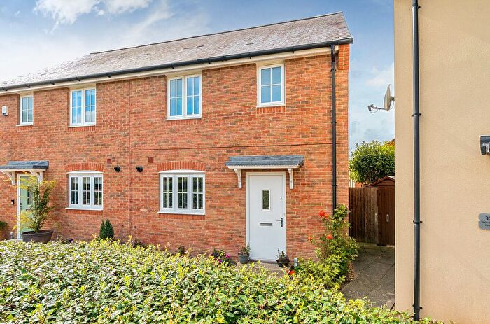 3 Bedroom Semi-Detached House For Sale In Wyndham Drive, Romsey, Hampshire, SO51