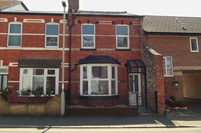 2 Bedroom House To Rent In Dawlish, EX7