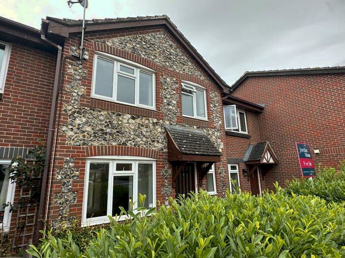 3 Bedroom Terraced House For Sale In St Lukes Close, Farm