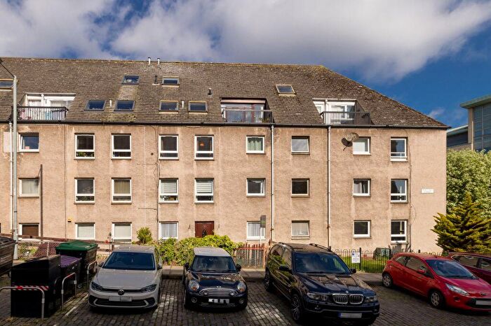 2 Bedroom Flat For Sale In / Hamburgh Place, Newhaven, EH6