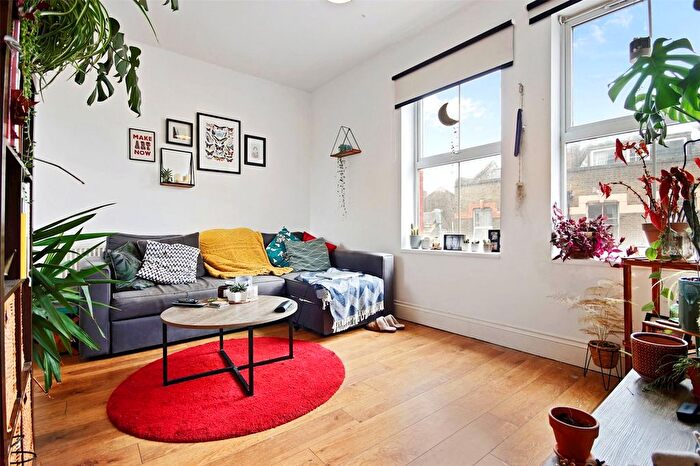 2 Bedroom Flat To Rent In Downs Road, London, E5