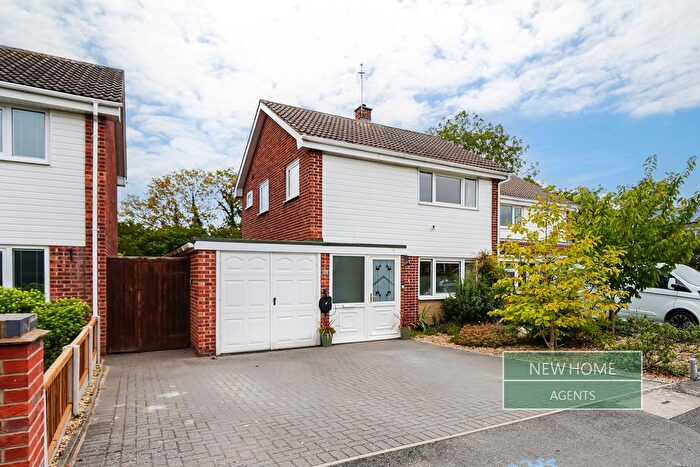 3 Bedroom Semi-Detached House For Sale In Ransome Close, Newark, NG24