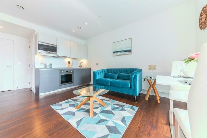 Apartment To Rent In Harbour Way, London, E14