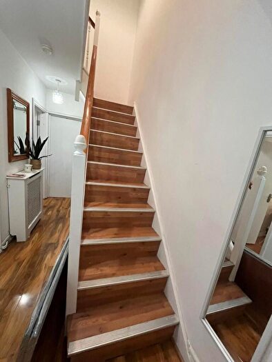4 Bedroom House To Rent In Avis Square, Stepney, London, E1
