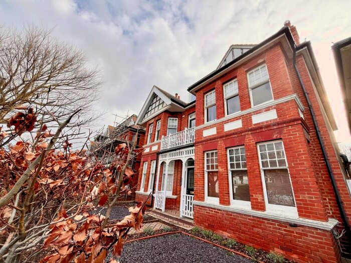 1 Bedroom Apartment To Rent In Vallance Gardens, Hove, BN3