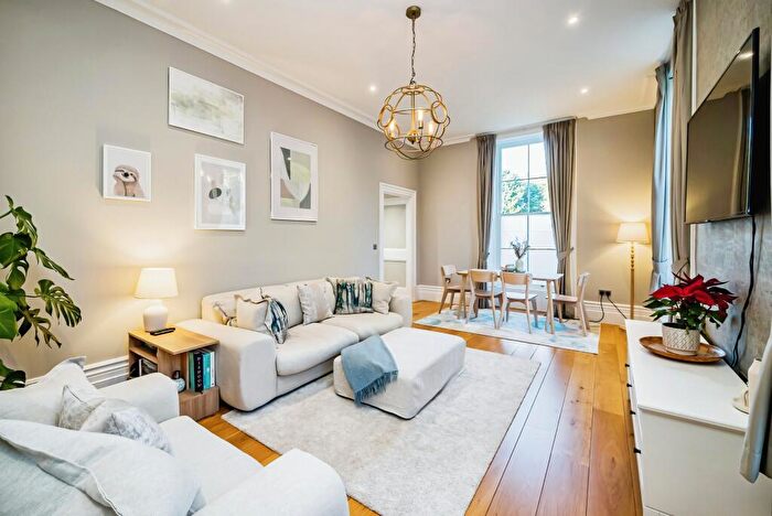 2 Bedroom Flat For Sale In Westhorpe Park, Marlow, SL7