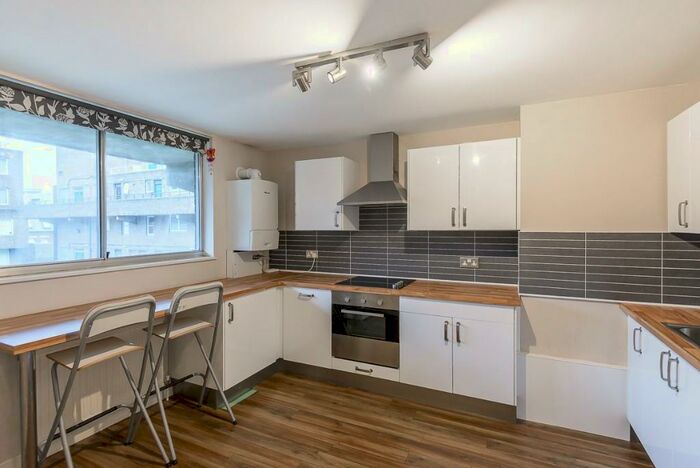 2 Bedroom Flat To Rent In Lamb's Passage, London, EC1Y