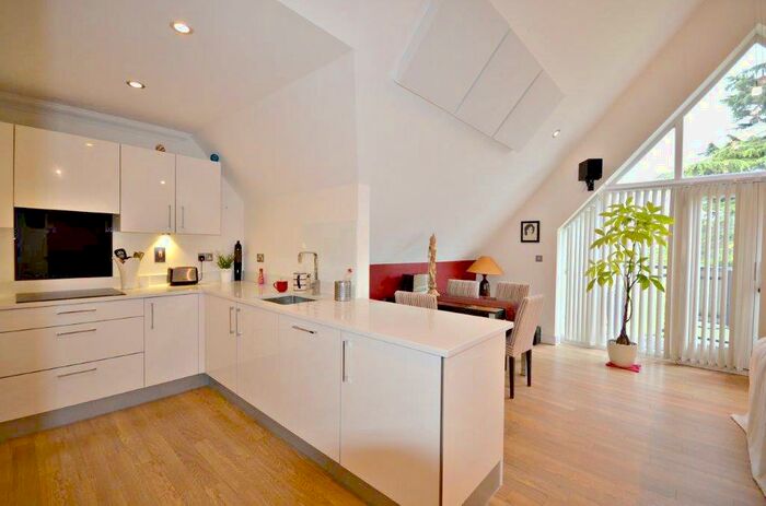 2 Bedroom Apartment To Rent In Holly Lodge, Windsor Lane, SL1