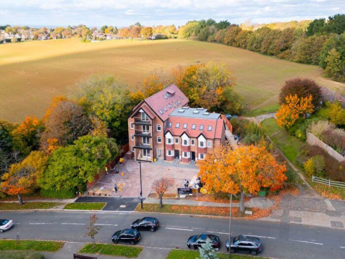 3 Bedroom Terraced House To Rent In Mitchley Hill, South Croydon, CR2