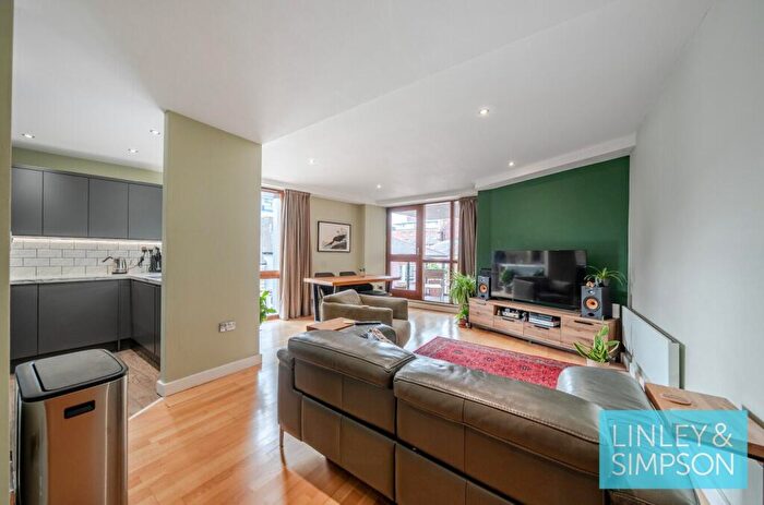 2 Bedroom Flat For Sale In Dock Street, Leeds, Uk, LS10