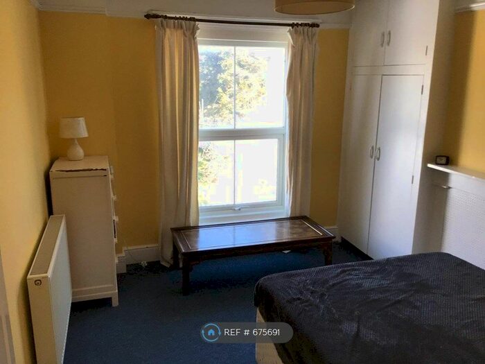 1 Bedroom Flat To Rent In Queens Road, Freshwater, PO40