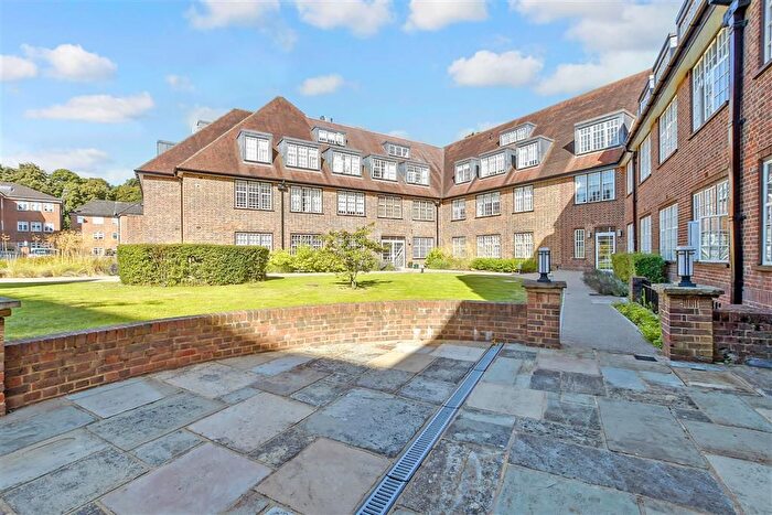 1 Bedroom Flat For Sale In Lesbourne Road, Reigate, Surrey, RH2