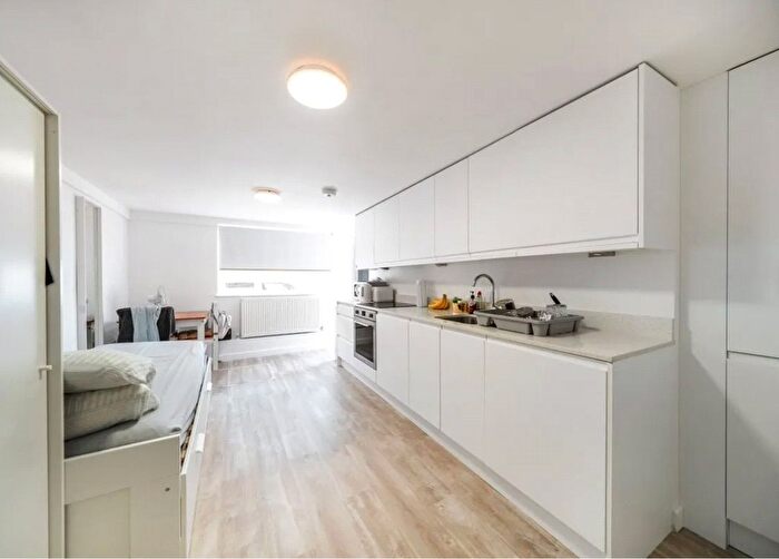 1 Bedroom Flat To Rent In Finchley Road, Golders Green, London, NW11