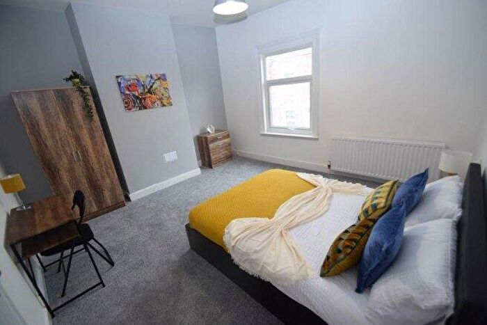 3 Bedroom Flat To Rent In Elgin Street, ST4
