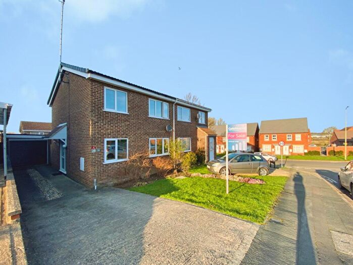 2 Bedroom Semi-Detached House For Sale In Bridle Close, Banbury, Oxfordshire, OX16