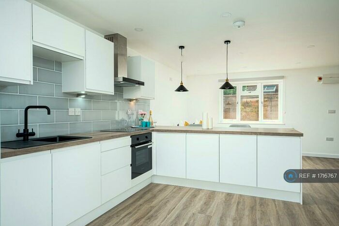 2 Bedroom Detached House To Rent In St Johns Crescent, Bristol, BS3