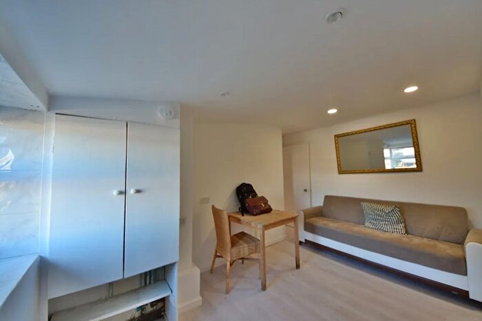 1 Bedroom Flat To Rent In Axminster Road, Holloway, London, N7