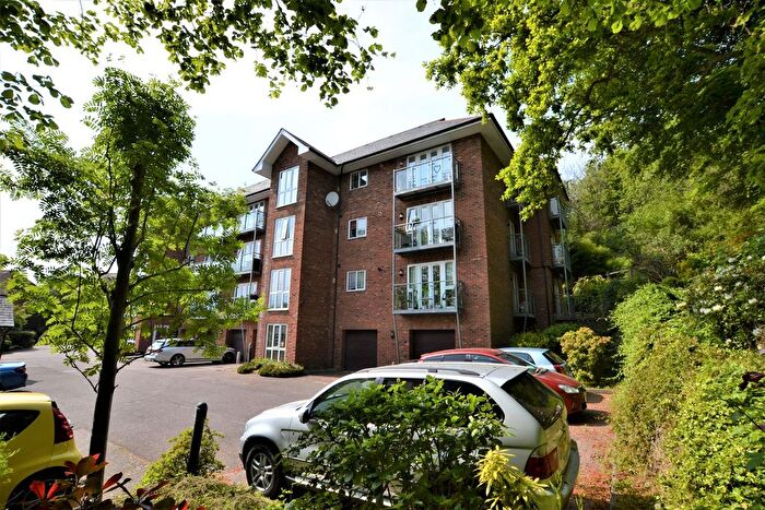 2 Bedroom Flat For Sale In Beachy Head View, St Leonards-On-Sea, TN38