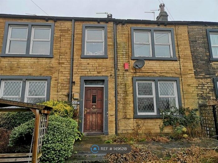2 Bedroom Flat To Rent In Moor View, Armley, Leeds, LS12