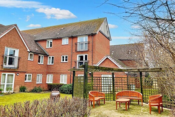 1 Bedroom Flat For Sale In White Fields Court, Manley Close, Whitfield, CT16