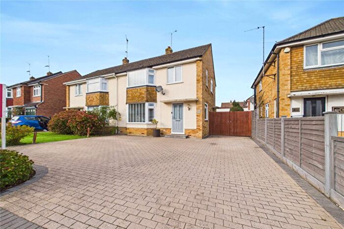 3 Bedroom Semi Detached House For Sale In Hildens Drive, Tilehurst, Reading, Berkshire, RG31