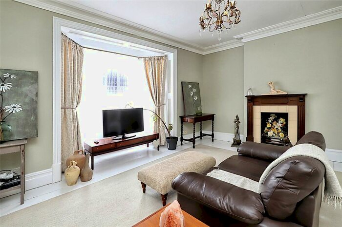 2 Bedroom Flat To Rent In Market Square, Bicester, Oxfordshire, OX26