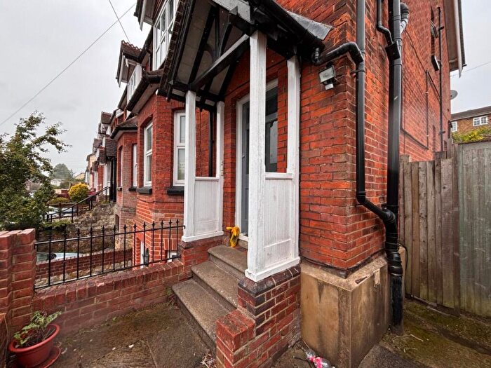 1 Bedroom Flat To Rent In Grovehill Road, Redhill, RH1