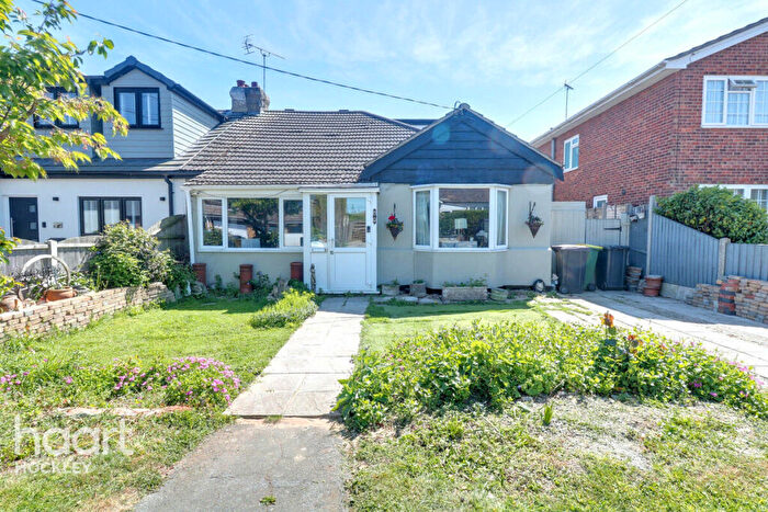 4 Bedroom Semi-Detached House For Sale In Central Avenue, Rochford, SS4