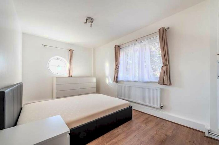 3 Bedroom Flat To Rent In Matlock Court, Denmark Hill, Denmark Hill, SE5