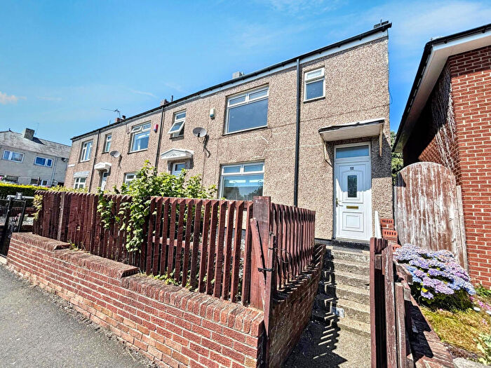 3 Bedroom Semi-Detached House For Sale In South View West, Rowlands Gill, Tyne And Wear, NE39