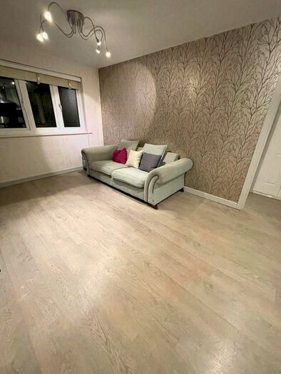 1 Bedroom Flat For Sale In Howard Close, Waltham Abbey, EN9