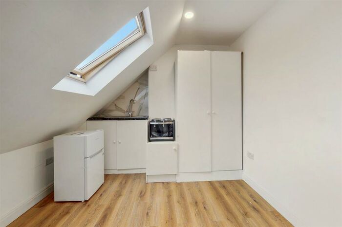 Studio To Rent In Woodfield Avenue, Wembley, HA0