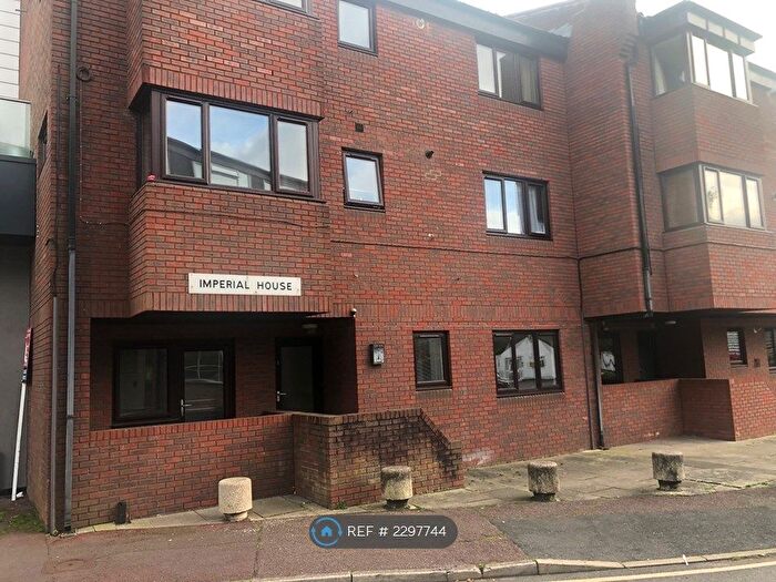 2 Bedroom Flat To Rent In Station Parade, Virginia Water, GU25